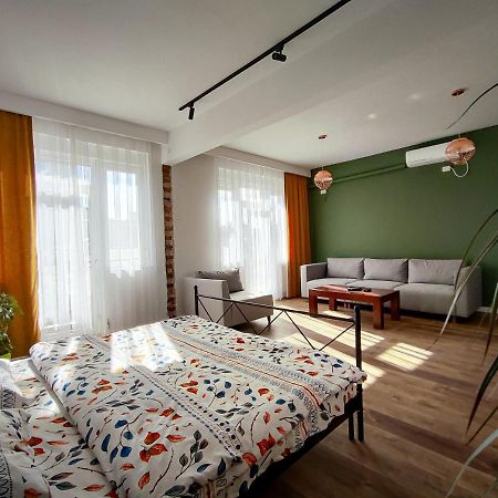 Urban Cozy Retreat Apartment Prishtine Bagian luar foto