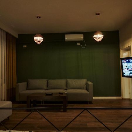 Urban Cozy Retreat Apartment Prishtine Bagian luar foto