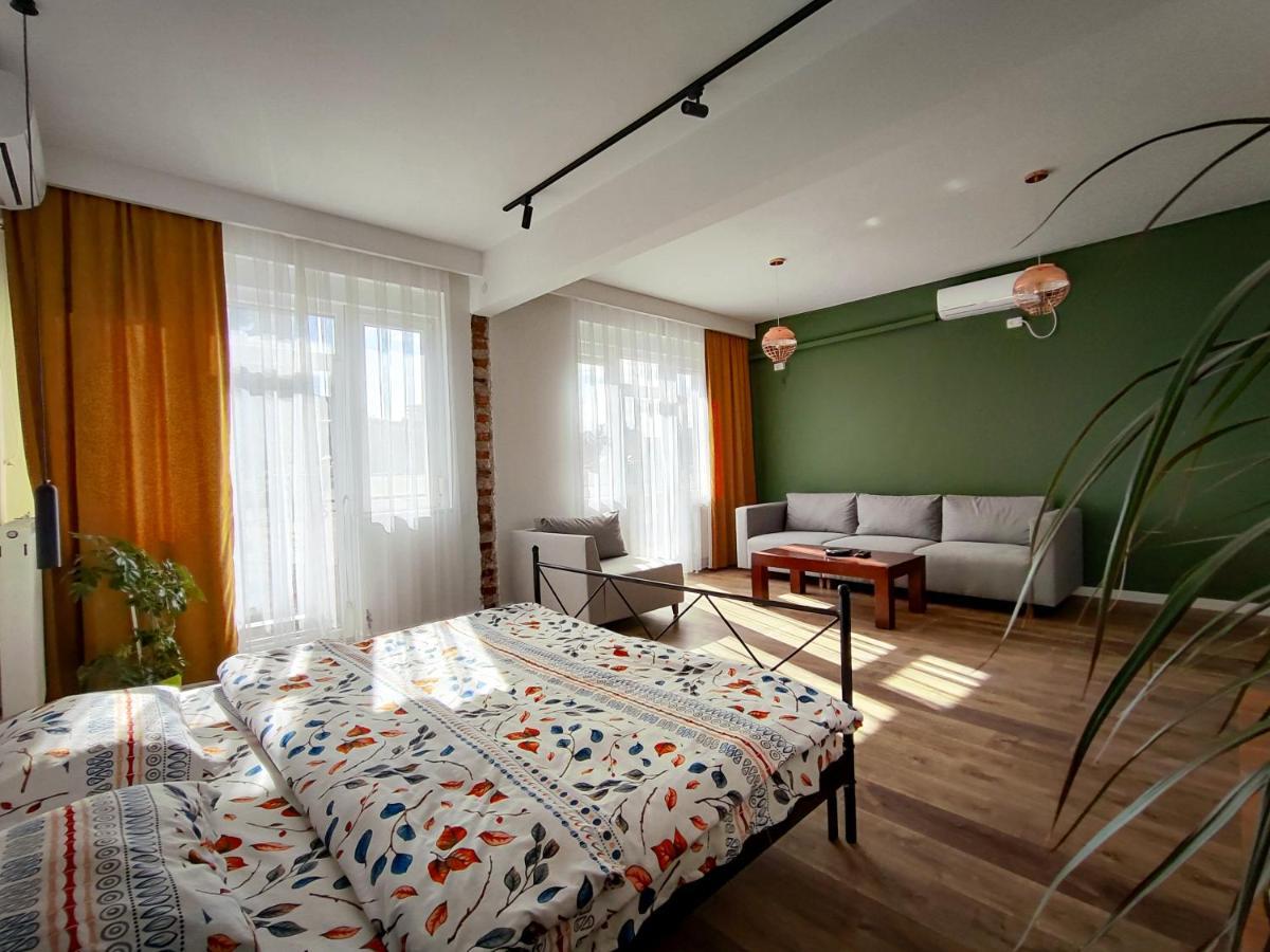 Urban Cozy Retreat Apartment Prishtine Bagian luar foto