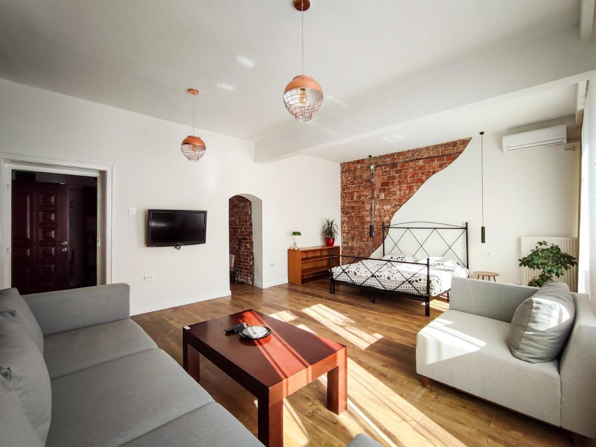 Urban Cozy Retreat Apartment Prishtine Bagian luar foto