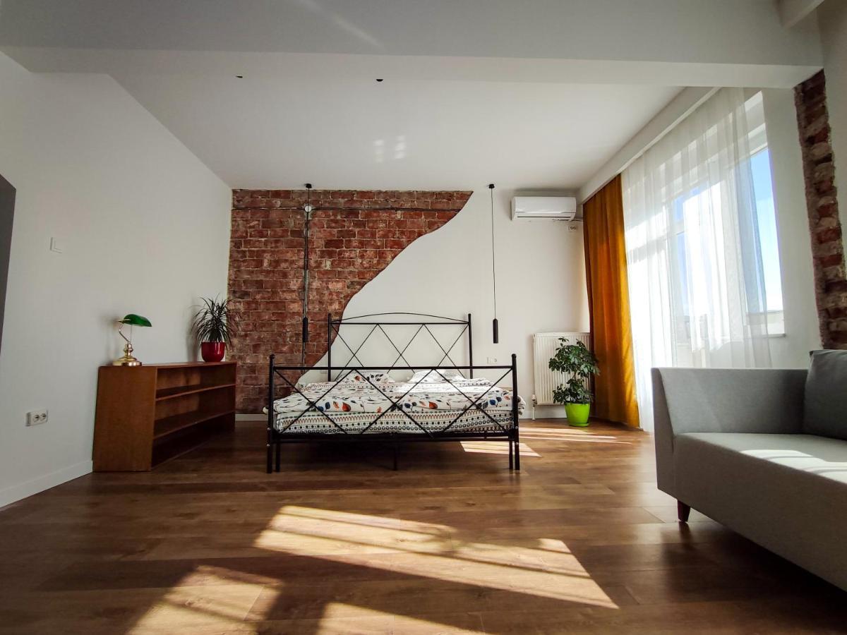 Urban Cozy Retreat Apartment Prishtine Bagian luar foto