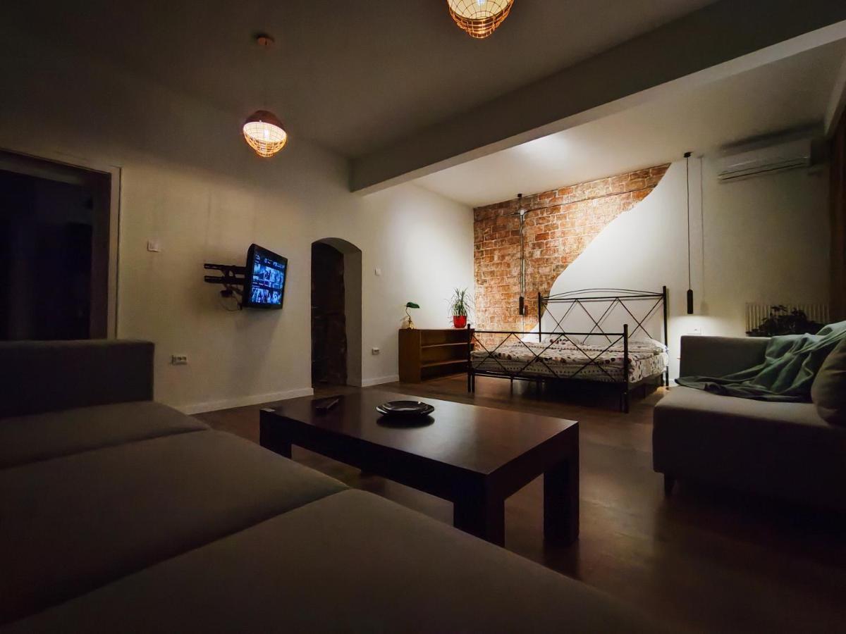 Urban Cozy Retreat Apartment Prishtine Bagian luar foto
