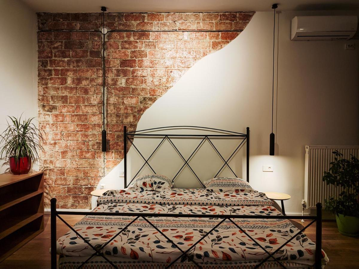 Urban Cozy Retreat Apartment Prishtine Bagian luar foto