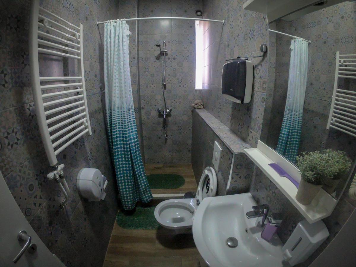 Urban Cozy Retreat Apartment Prishtine Bagian luar foto