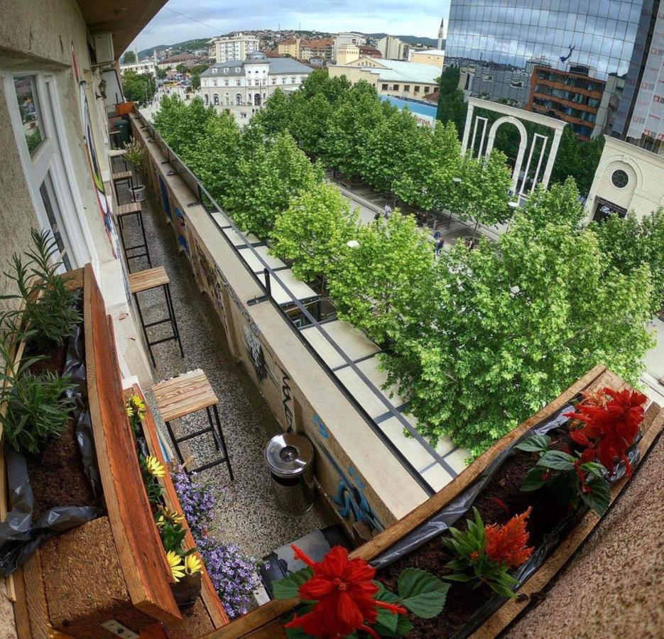 Urban Cozy Retreat Apartment Prishtine Bagian luar foto